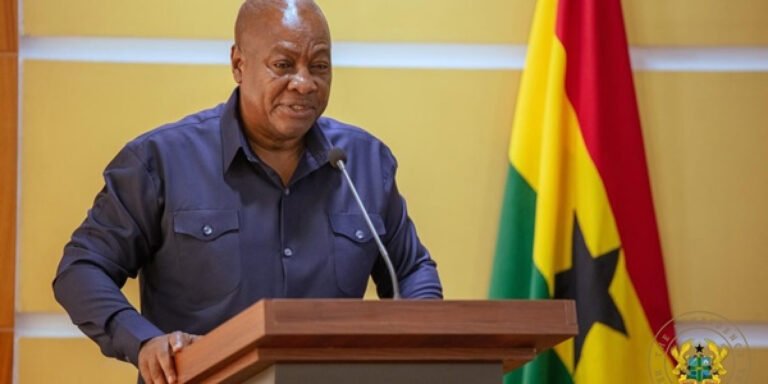President mahama swears ministers in