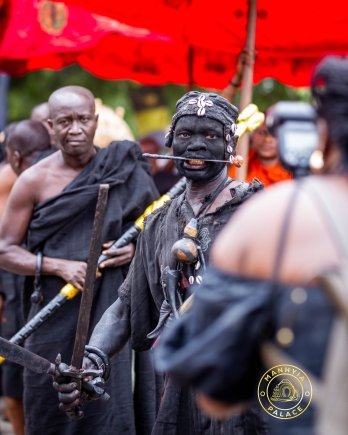 “Come Out on Thursday Night If You Say You’re a Man” – Manhyia Brafo Issues Bold Call During Asantehemaa’s Burial Rites